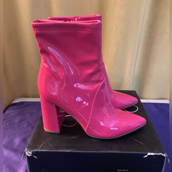 Wore Once 7.5 Size Women's Vibrant Hot Pink Chunky Heeled Boots Comfortable Cute - Picture 4 of 11
